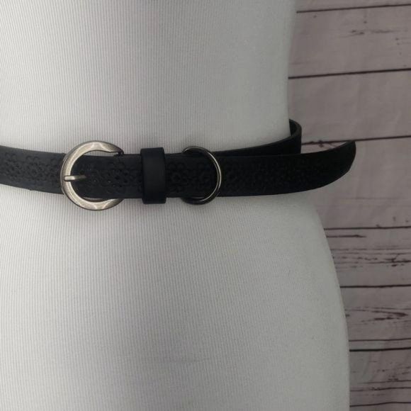 New Directions Embossed Black‎ Floral motif Cut Women’s Buckled Belt - Picture 3 of 16